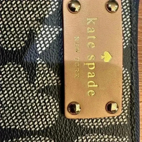 - Kate Spade ace of spades neda wallet.  Used in like new condition​​​​​​​… - Picture 2 of 5
